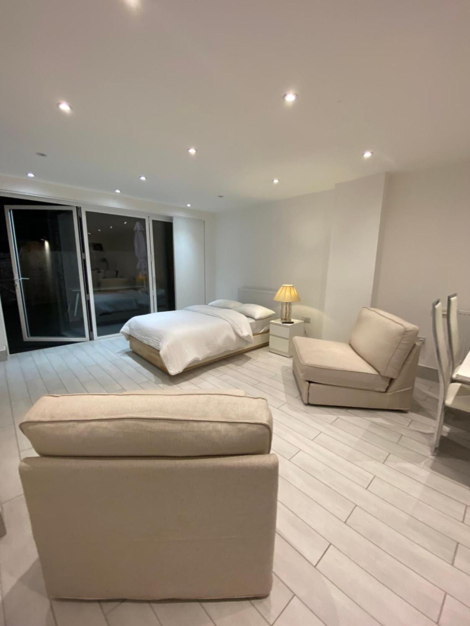 The Bay Apartment Edgware Exteriör bild